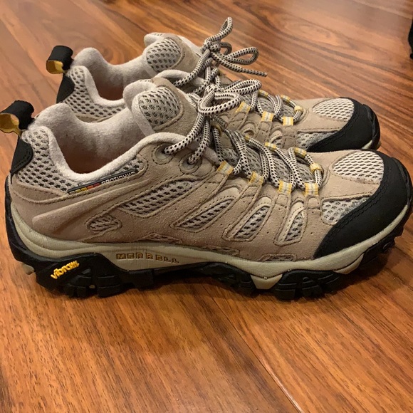 MERRELL - Women’s Moab Ventilator Hiking Shoes - Taupe - Picture 3 of 9
